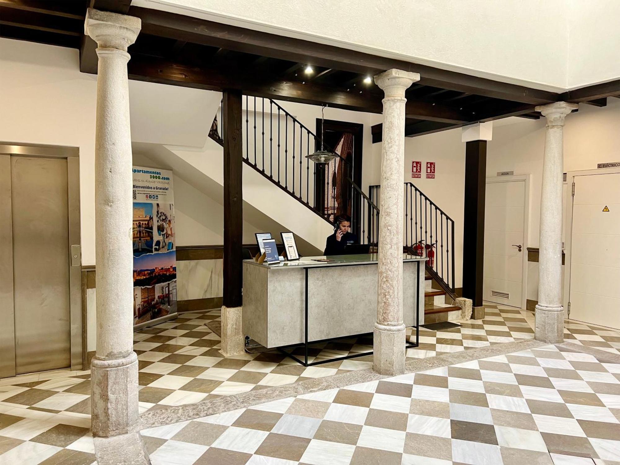Apartamentos Puerta Elvira Suites 3000 Granada Buitenkant foto